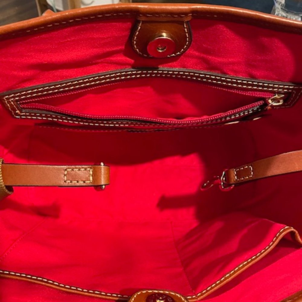 Dooney & Bourke Pebble Grain Black and Tan Small Brianna NWOT - Picture 11 of 16